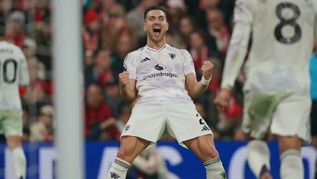 This is what winners look like - Diego Dalot celebrates Manchester United's win at Liverpool FC!