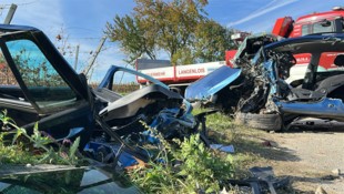 Das Auto wurde bei dem Crash völlig zerstört, der Motorblock herausgerissen.