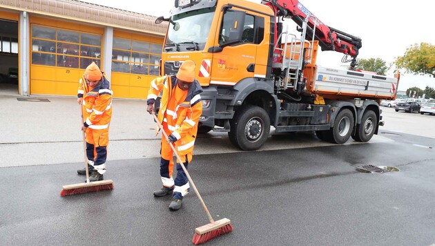 Asylwerber wirken beim Winterdienst, bei Reinigungsarbeiten oder der Landschaftspflege mit.