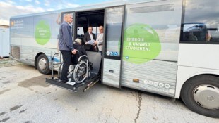 Damit jeder Rollstuhlfahrer das Öffi-System ohne Probleme nutzen kann, verfügen Linienbusse und ...