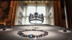 Ein Saphir-Diadem der Königinnen Marie-Amélie und Hortense sowie ein Collier und Ohrringe aus ...