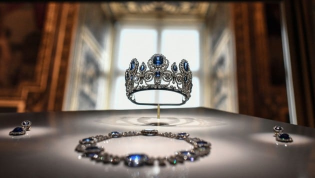 Ein Saphir-Diadem der Königinnen Marie-Amélie und Hortense sowie ein Collier und Ohrringe aus ...