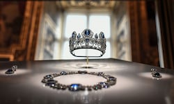 Ein Saphir-Diadem der Königinnen Marie-Amélie und Hortense sowie ein Collier und Ohrringe aus ...