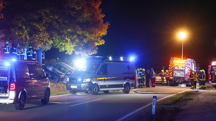 Die Feuerwehr musste eine Umleitung einrichten.