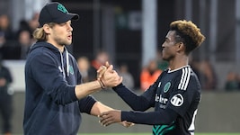 Wacker-Trainer Sebastian Siller und Bright Owusu.