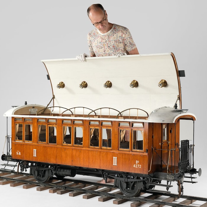 Das 1:5-Modell eines Zweite-Klasse-Waggons der Wiener Dampfstadtbahn hat beeindruckende Maße.