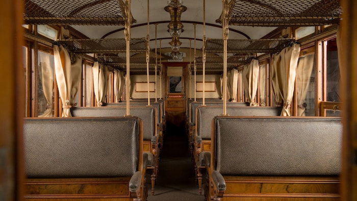 Ein Blick ins Innere des Modells zeigt die Ausstattung der damaligen Stadtbahn-Waggons bis ins ...