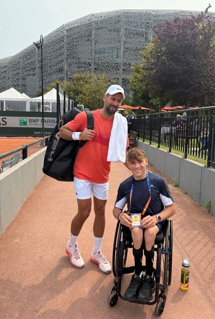 Maxi Taucher mit Novak Djokovic heuer bei den French Open in Paris.