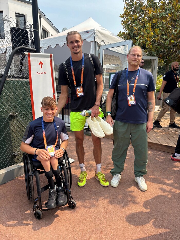 Maxi Taucher mit seinem Trainer Maximilian Forer (re.) und Alexander Zverev.