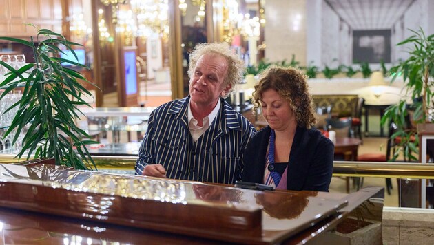 Schauspieler John C. Reilly mit Pianistin Meg Morley beim Spontankonzert auf der Viennale.