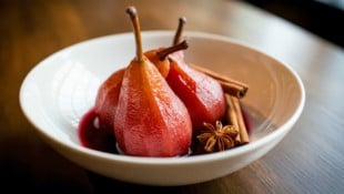 Dieses elegante Dessert schmeckt warm oder kalt, pur oder mit Vanilleeis, Mascarpone oder ...