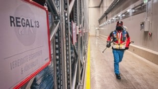 Unzählige Runden läuft Wolfi wöchentlich in den frostigen Hallen der Wiener Eisfabriken – bis zu ...