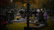 Mit einer Fläche von 13,6 Hektar ist der 1886 eröffnete Stadtfriedhof nicht nur die einzige ...