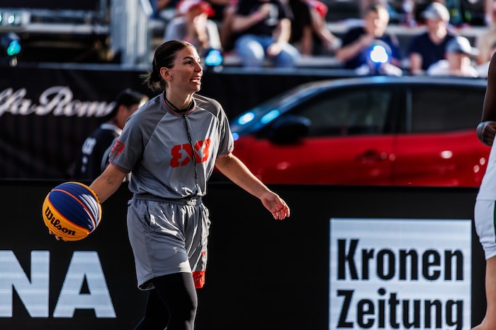 Raphaela Reiner leitet auch 3x3-Spiele. Die frühere Spielerin vertritt Österreich international ...