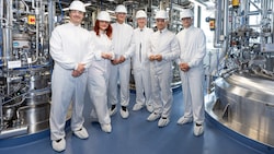 Von links: Roland Gander (Novartis), LR Cornelia Hagele, LH Anton Mattle, Steffen Lang ...