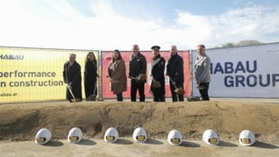 V.li.: Ernst Burkhard und Gabriela Lemberger, Kathrin Gaál, Gerhard Karner, ...
