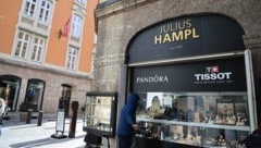 Beim bekannten Juwelier in der Innsbrucker Altstadt stach einem Tiroler ein Ring ins Auge.