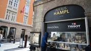 Beim bekannten Juwelier in der Innsbrucker Altstadt stach einem Tiroler ein Ring ins Auge.