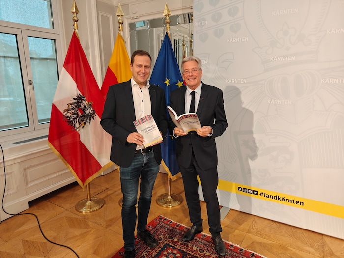 Landeshauptmann Peter Kaiser (r.) und Thomas Graf, Leiter der Statistik, präsentierten das neue ...