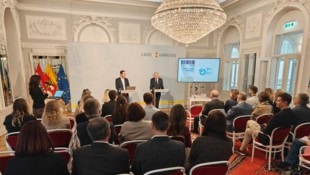 Das statistische Handbuch wurde im Spiegelsaal der Landesregierung präsentiert.