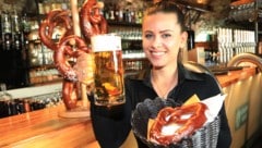 In den Gasthäusern schäumt es etwas weniger, weil die Biertrinker aufs Geld schauen. Ein Plus ...