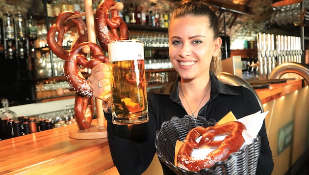 In den Gasthäusern schäumt es etwas weniger, weil die Biertrinker aufs Geld schauen. Ein Plus ...