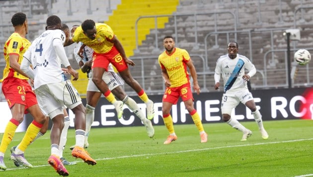 So traf Samson Baidoo per Kopf zum 2:1-Heimsieg gegen FC Paris.