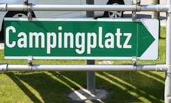 Unerwarteter Gewaltausbruch auf einem Campingplatz. Die Polizei Eberndorf ermittelt.
