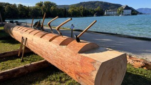 Zur Herstellung werden rekonstruierte Werkzeuge aus Stein, Knochen, Eisen und Bronze verwendet.