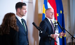 Der schwedische Migrationsminister Johan Forssel (li.) war am Montag zu Gast bei Österreichs ...