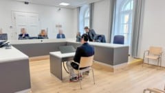 Der 40-Jährige war bereits fünfmal einschlägig vorbestraft.Der Strafprozess in Oberösterreich ...