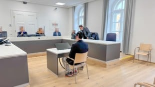 Der 40-Jährige war bereits fünfmal einschlägig vorbestraft.Der Strafprozess in Oberösterreich ...