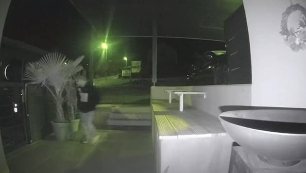 Der Fahrraddieb wurde bei seinem Beutezug von einer Überwachungskamera gefilmt.