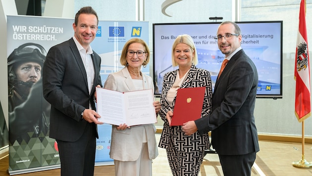 „Digitalisierung“-Chef Reutterer (links) und Generalsekretär Arnold Kammel flankierten die ...