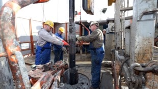 Aus 3000 bis 4500 Metern Tiefe soll im Industrieviertel heißes Wasser an die Ober- fläche geholt ...