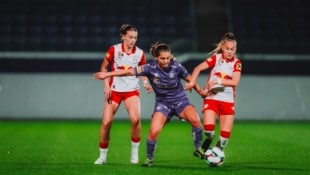 Im Hinspiel gingen die Salzburgerinnen (re. Crnoja) gegen Austria Wien baden.