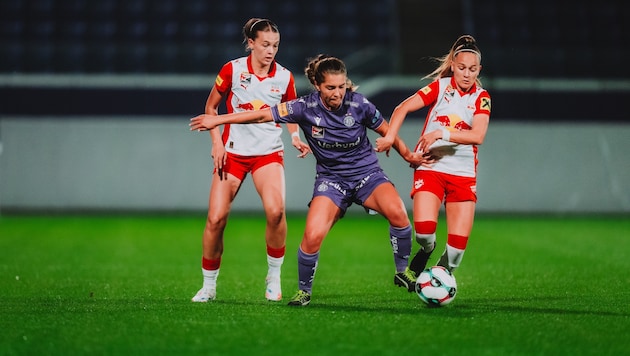 Im Hinspiel gingen die Salzburgerinnen (re. Crnoja) gegen Austria Wien baden.