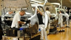 Volkswagen bereitet offenbar einen Produktionsstopp im Hauptwerk in Wolfsburg vor. (Archivbild)