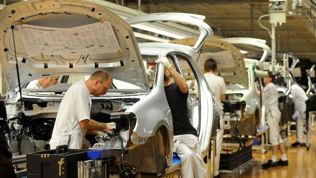 Volkswagen bereitet offenbar einen Produktionsstopp im Hauptwerk in Wolfsburg vor. (Archivbild)