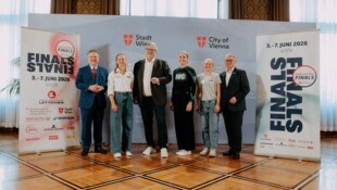 Bürgermeister Michael Ludwig, Ruderin Lara Tiefenthaler, Sportstadtrat Peter Hacker, ...