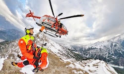 Der RK-2 in Reutte ist mit Seilwinde ausgerüstet und fliegt auch nach Sonnenuntergang.