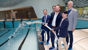 Stadtregierung und Betreiber haben schon Übung beim Befüllen zu Show-Zwecken.