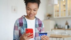 Die Generation Z kommt laut Erste Bank zwar seltener in die Filiale, schätzt aber die ...