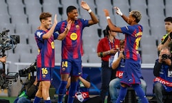 Die drei Torschützen vom FC Barcelona jubelten über den 6:1-Kantersieg.