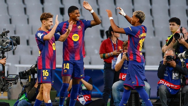 Die drei Torschützen vom FC Barcelona jubelten über den 6:1-Kantersieg.