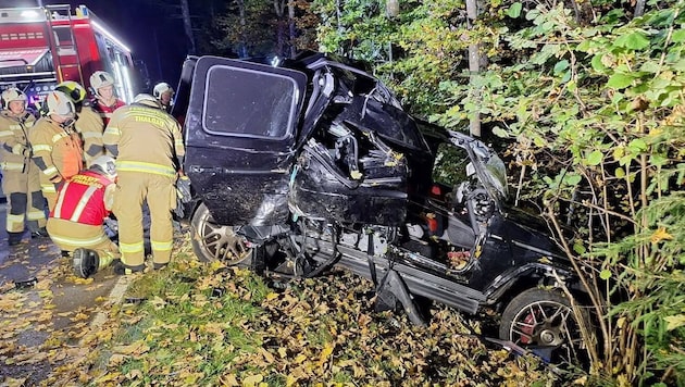 Das Auto wurde bei dem Unfall komplett zerstört.