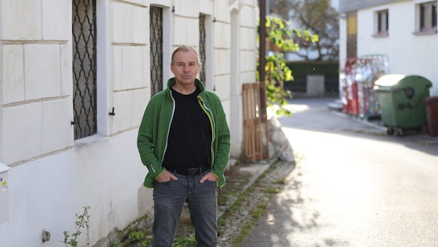 Rainer Lenzenweger vor seinem zukünftigen Laden.