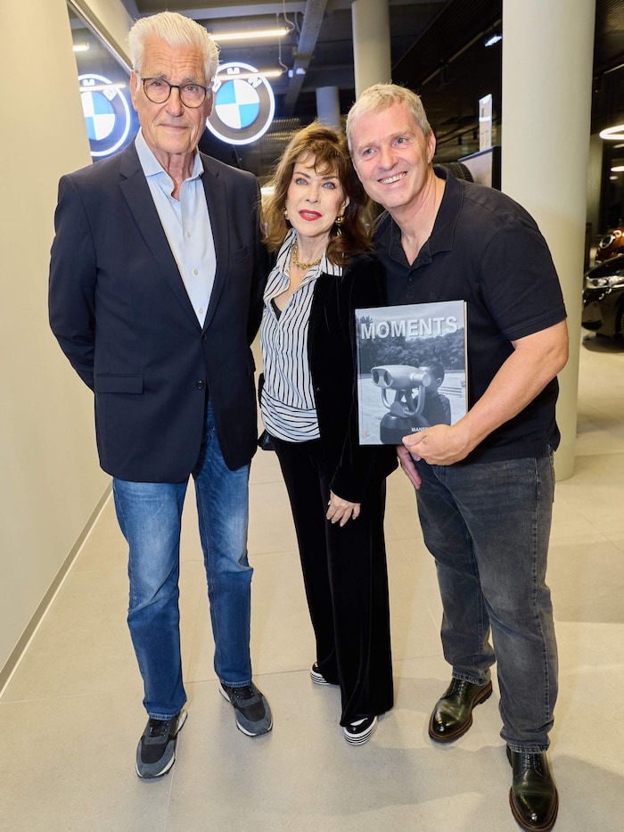 Sky du Mont, Anja Kruse und Manfred Baumann bei der Buchpräsentation von „MOMENTS“.