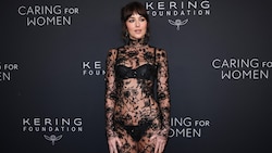 Dakota Johnson, hier beim Caring For Women Dinner im September, trägt gerne freizügige Kleider.
