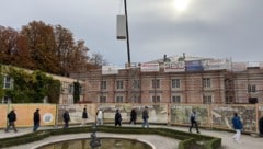 Durch Luke im Dach der Orangerie wurde das Gemälde eingehoben